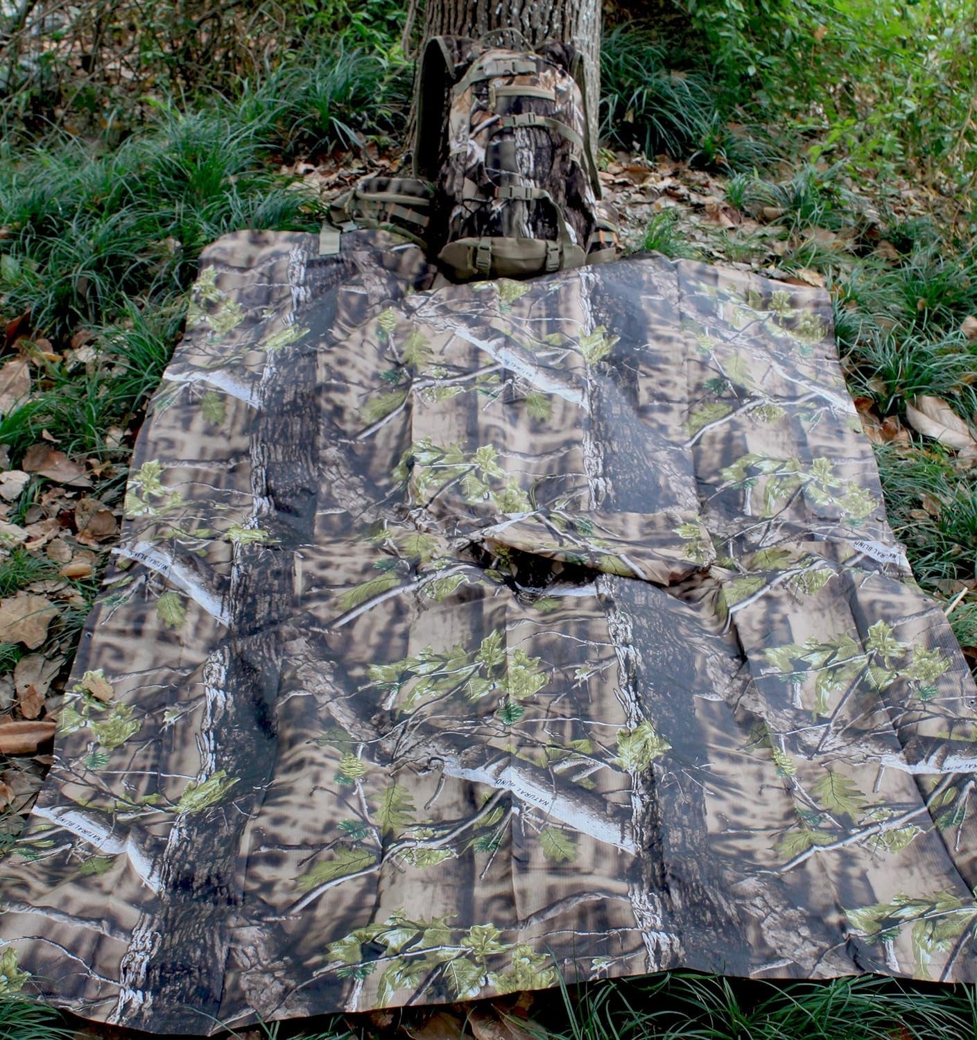 Hooded Waterproof Camouflage Rain Poncho with Blind Pattern for Outdoor Activities