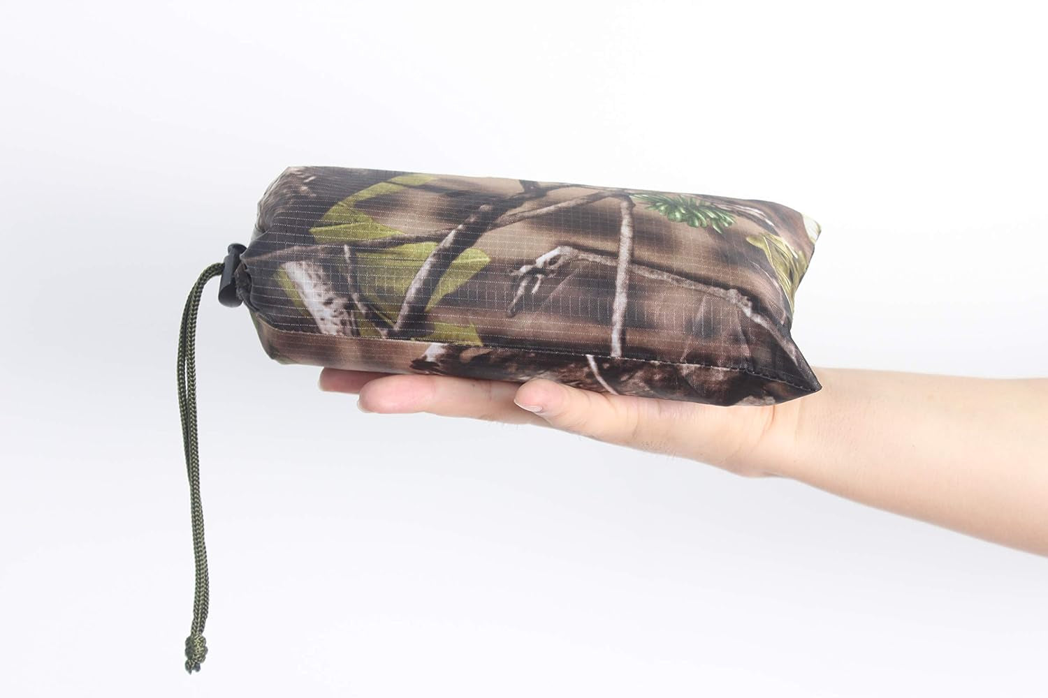 Hooded Waterproof Camouflage Rain Poncho with Blind Pattern for Outdoor Activities