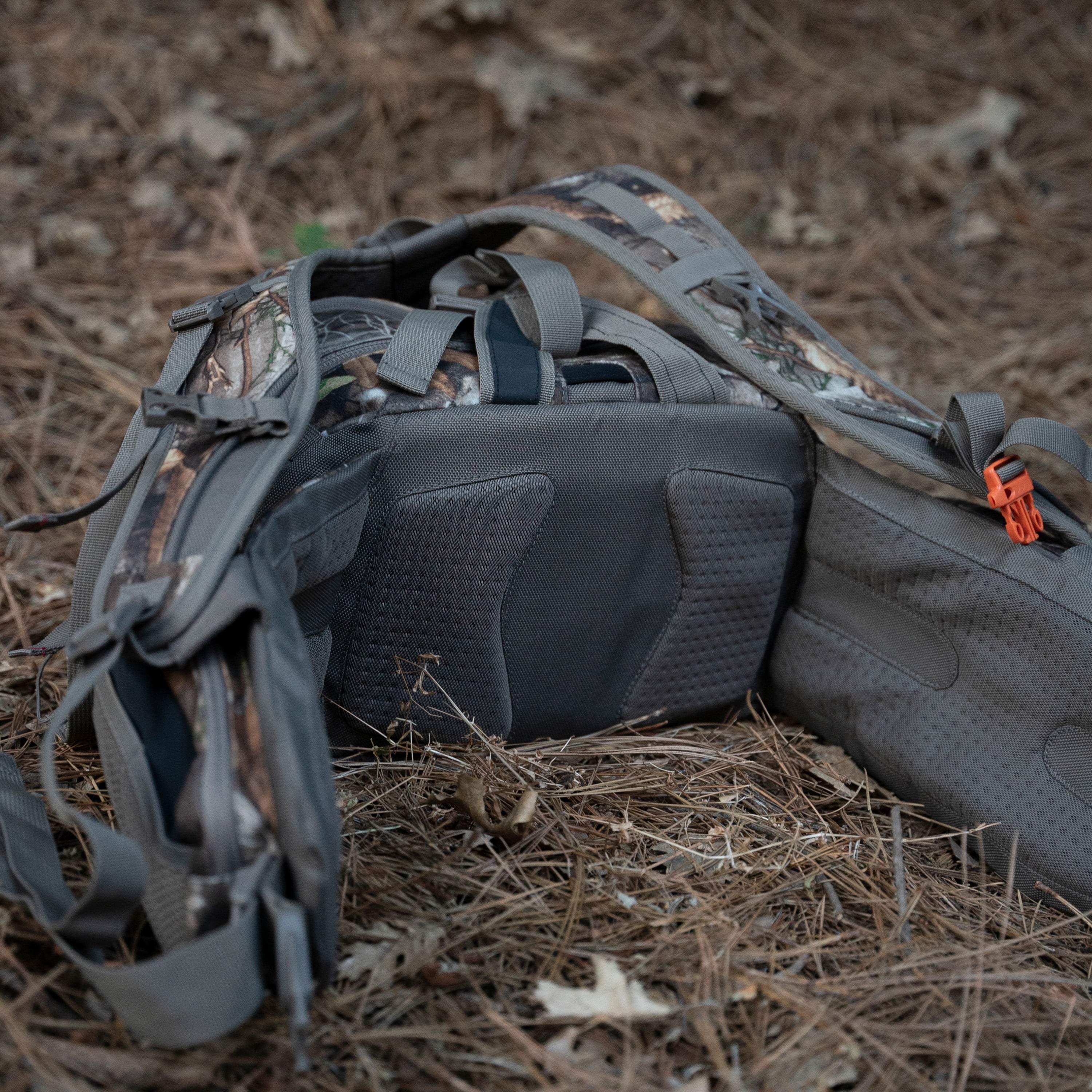 Big Horn 15.2 Liter Harness Hunting Backpack in Realtree Edge - Unisex